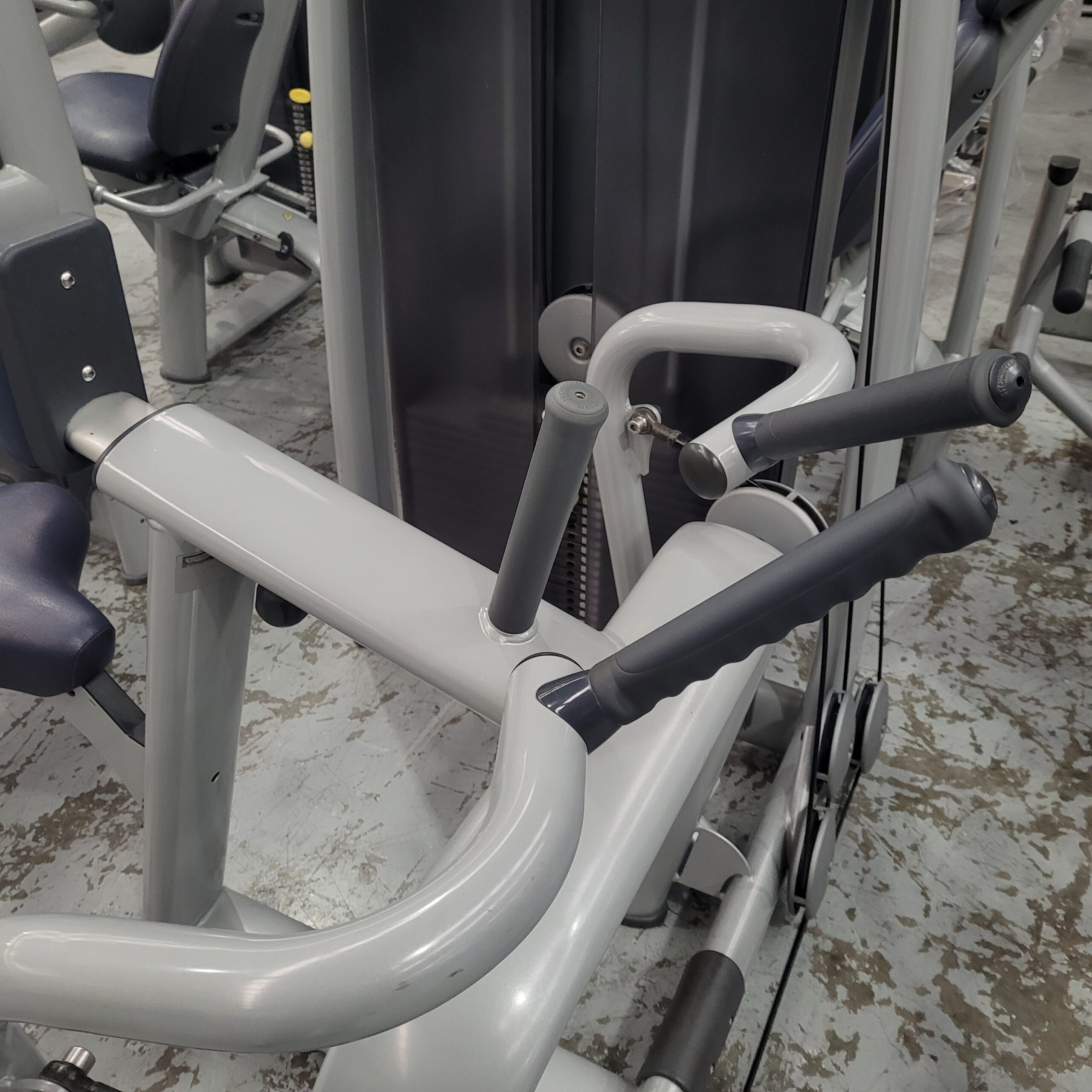Technogym Selection Low Row - Silver Frame Navy Upholstery - Image 4