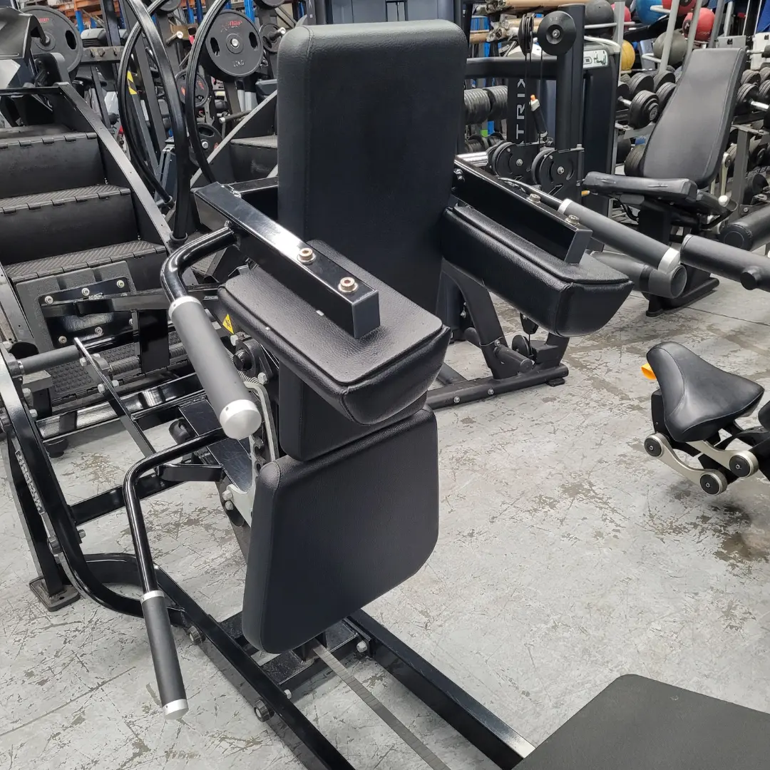 Hammer Strength MTS V-Squat - Black Frame - Image 4