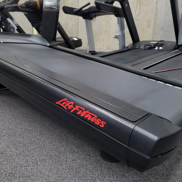 Life Fitness 95T Elevation Series Treadmill with Discover SE3 HD - Image 4