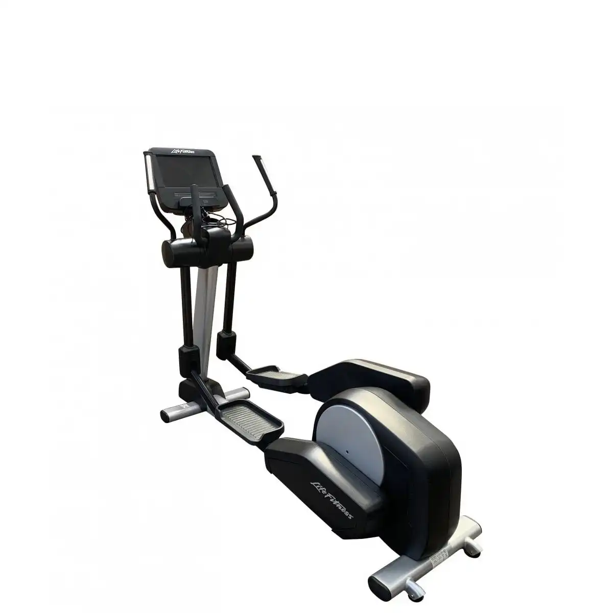 Life Fitness Integrity Elliptical Cross Trainer with SE3HD Grays