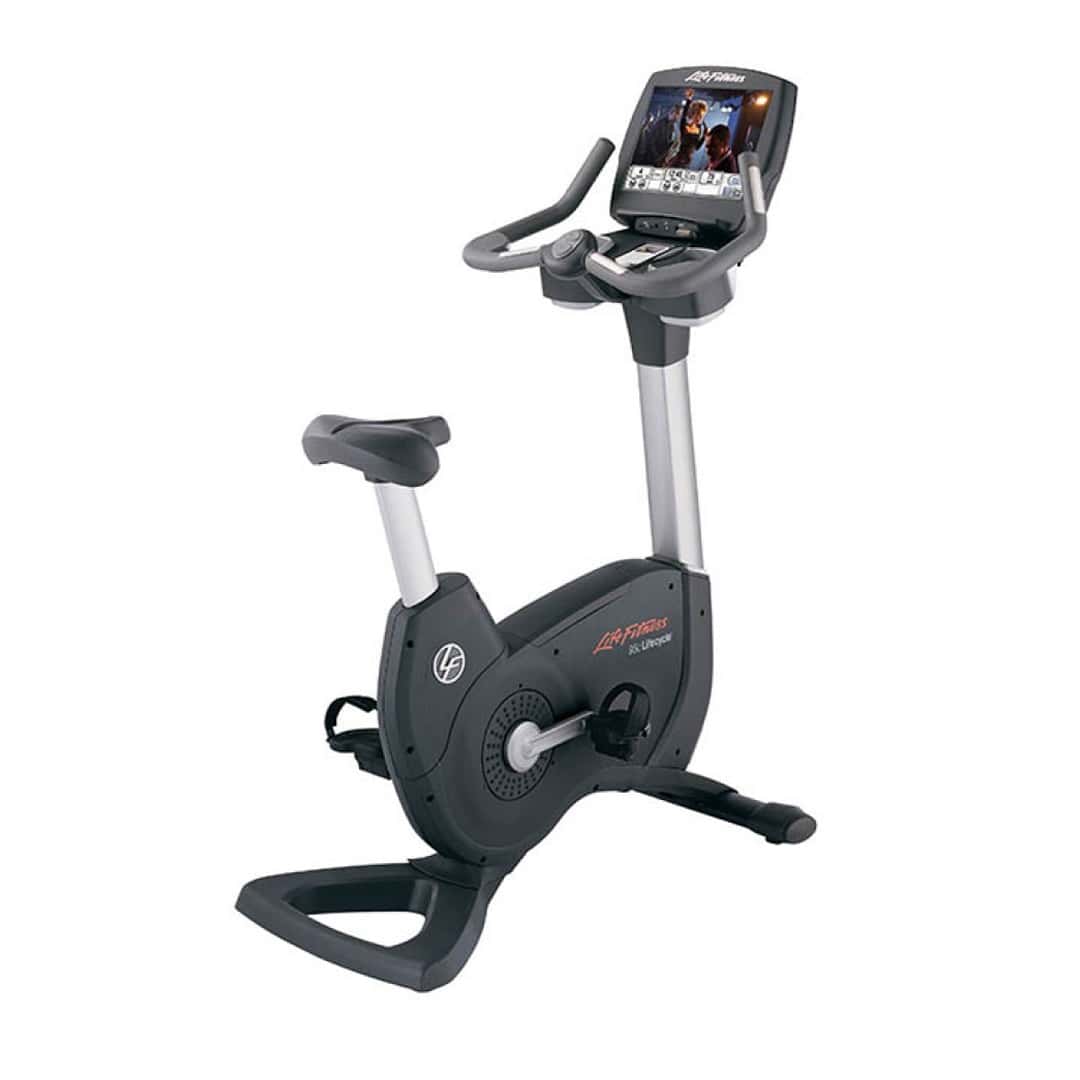 Life Fitness 95c Engage Series Discover SE Upright Bike