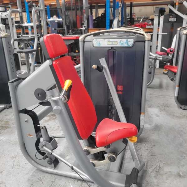Matrix Ultra Chest Press - Image 2