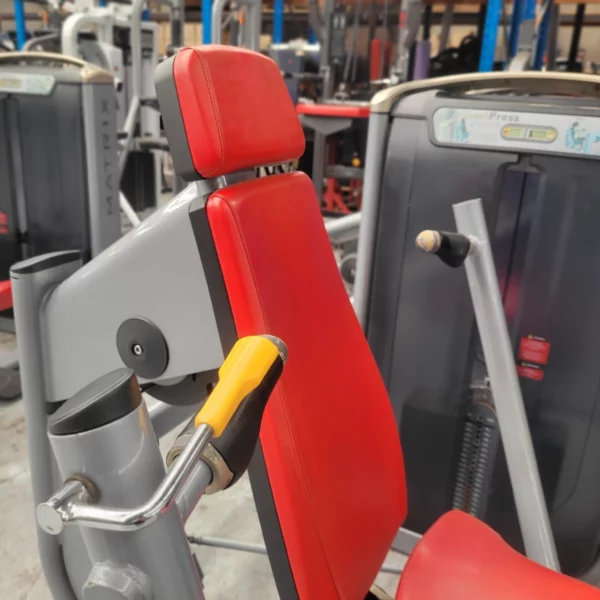 Matrix Ultra Chest Press - Image 3