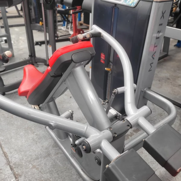 Matrix Ultra Shoulder Press - Black Frame - Image 3