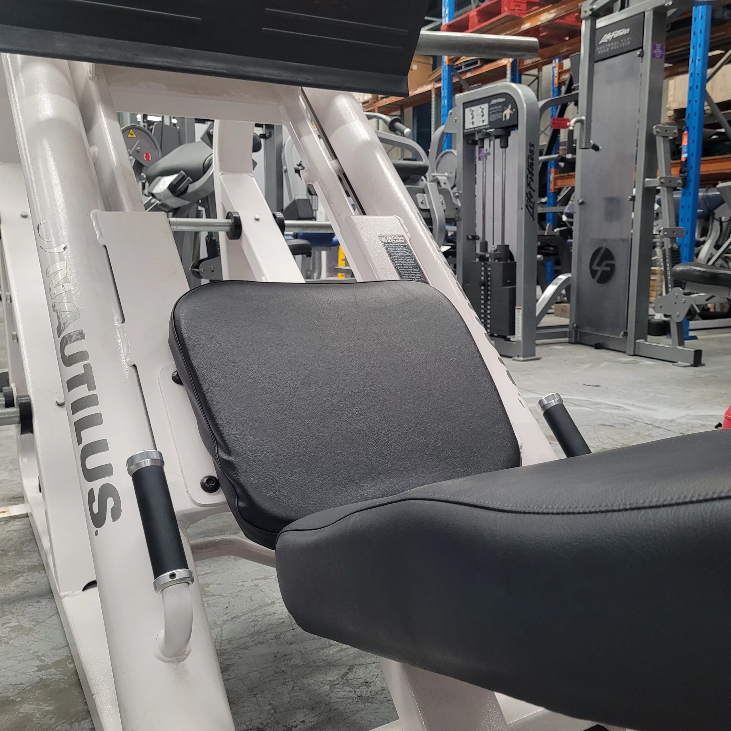 Nautilus XPLOAD 45 Degree Linear Leg Press - White Frame - Image 2