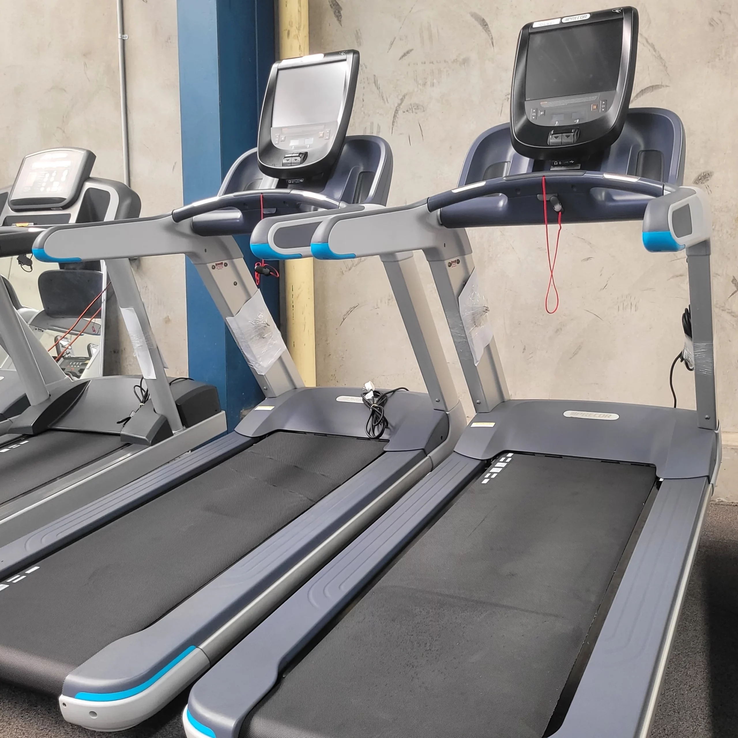 Precor Treadmill 885 with P82 Console V2 - Image 3