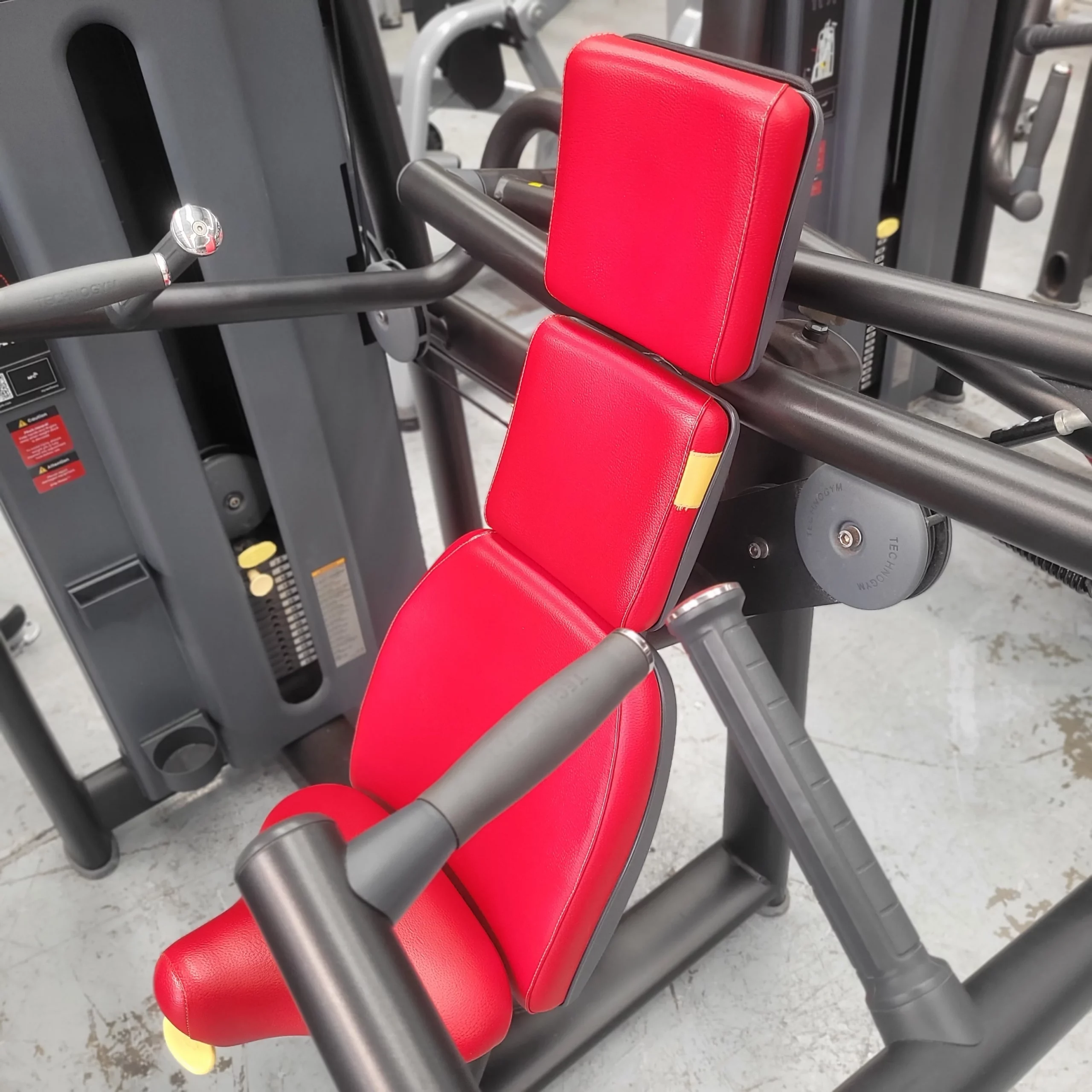 Technogym Selection Shoulder Press - Silver Frame - Image 4