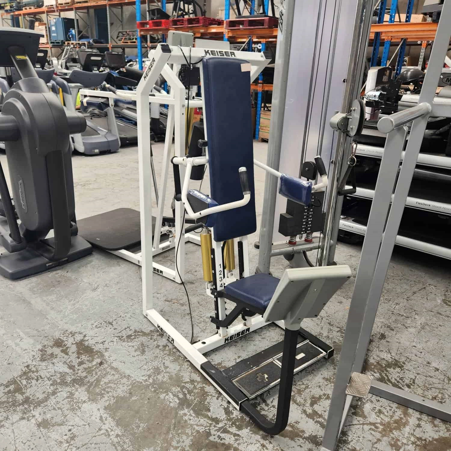 keiser-pneumatic-lat-shoulder-raise